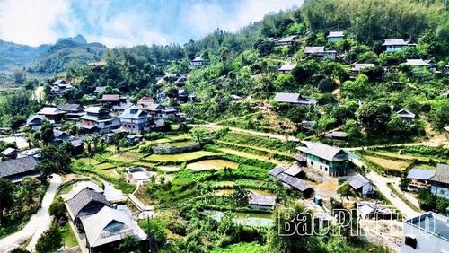 Chiêm ngưỡng vẻ đẹp mang đạp sắc thái văn hóa bản địa của điểm du lịch Pù Bin - xã Mai Châu từ trên cao.