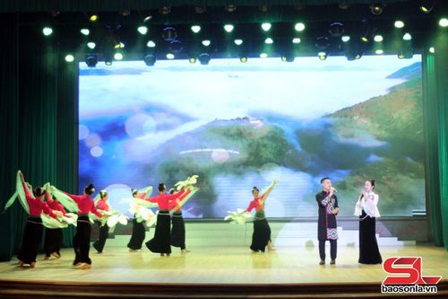 Tiết mục tại chương trình nghệ thuật kỷ niệm 101 năm Ngày Báo chí Cách mạng Việt Nam