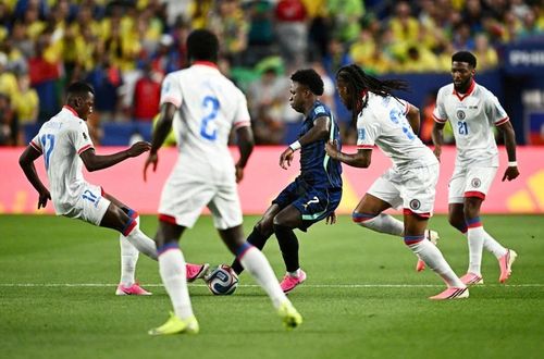 Vinicius tỏa sáng mang về chiến thắng cho Brazil.