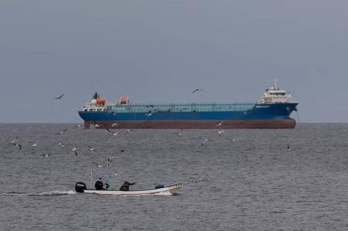 Tàu thuyền sẽ được tự do đi qua eo biển Hormuz từ ngày 19/6. Ảnh: Reuters