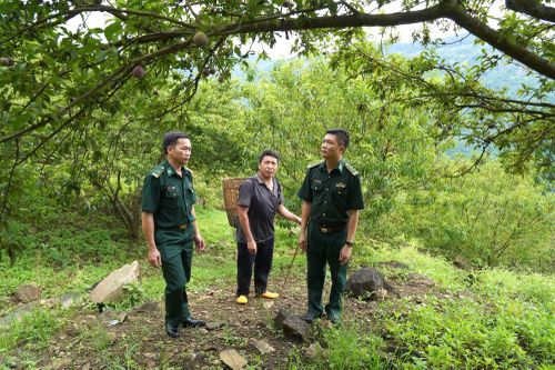Để thực hiện hiệu quả Chỉ thị 681, đồn Biên phòng Pù Nhi đã phân công 22 đảng viên trực tiếp phụ trách 132 hộ gia đình, giúp các gia đình phát triển kinh tế, giữ vững an ninh biên giới.