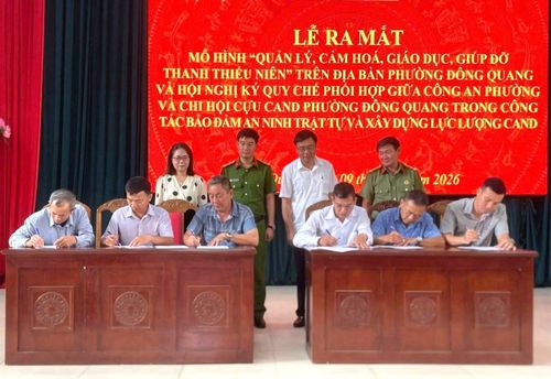 Các ngành chức năng phường Đông Quang ký giao ước ra mắt mô hình "Quản lý, cảm hóa, giáo dục, giúp đỡ thanh thiếu niên trên địa bàn".