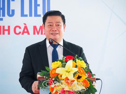 Ông Nguyễn Đình Trọng, Tổng Giám đốc Công ty Cổ phần Năng lượng Nhật Bản - Bạc Liêu, Chủ tịch Tập đoàn Công nghệ T-TECH Việt Nam phát biểu, đánh giá cao sự hỗ trợ tích cực của tỉnh Cà Mau đối với dự án.
