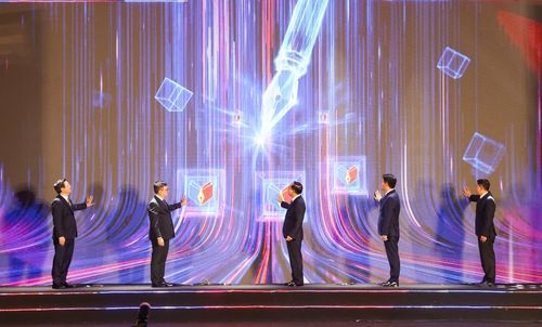  Các đại biểu bấm nút khai mạc Hội báo toàn quốc năm 2026 