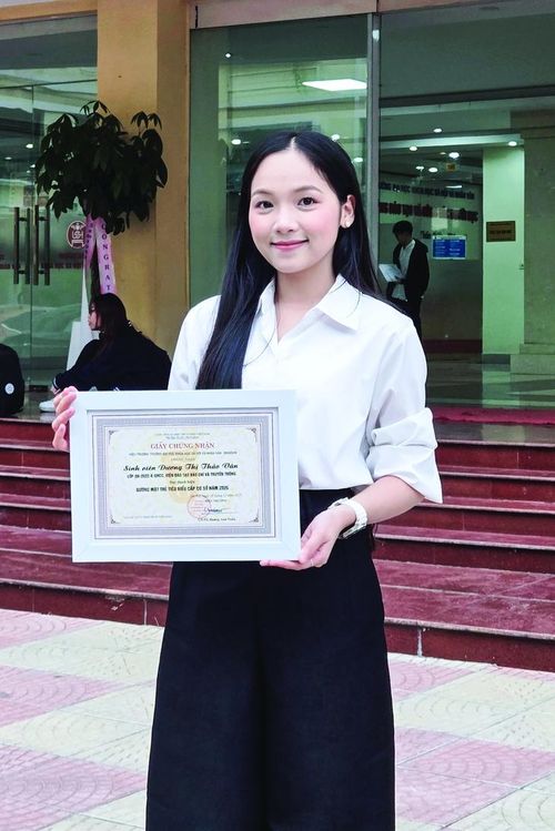 Sinh viên Dương Thị Thảo Vân cho rằng báo chí chính thống luôn giữ vai trò kiểm chứng và định hướng thông tin