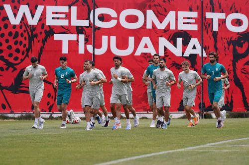  Các cầu thủ Iran trong buổi tập tại Trung tâm Xoloitzcuintle ở Tijuana (Mexico) ngày 11/6. Ảnh: Reuters. 