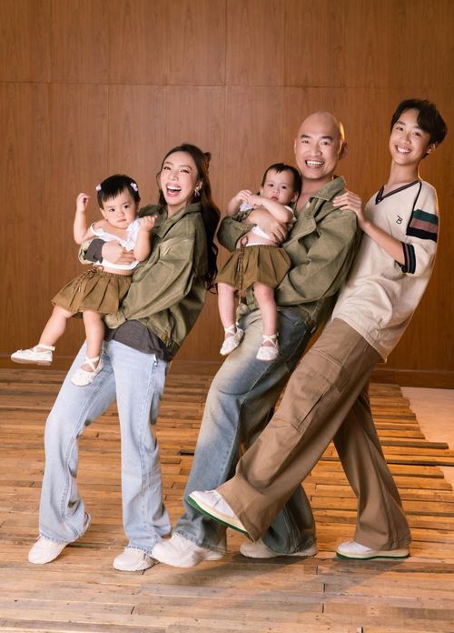  Bên cạnh nghệ thuật, vợ chồng Tiến Luật - Thu Trang còn hoạt động kinh doanh. Vợ chồng diễn viên gần đây mở một quán cà phê ở TP.HCM. Sau hai dự án gần đây gồm Ai thương ai mến và Mùi phở, Thu Trang chưa có dự án phim nào khác. Phần lớn thời gian cô đi du lịch cùng các đồng nghiệp và tập trung cho gia đình. 