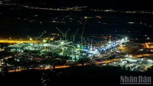 Nhịp độ thi công bất kể ngày đêm tại những đại công trường APEC 2027 tại Phú Quốc. (Ảnh: QUANG HƯNG)