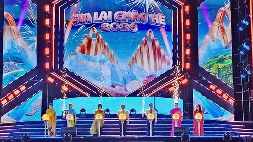 Các đại biểu thực hiện nghi thức nhấn nút khai mạc Lễ hội Du lịch hè 2026.