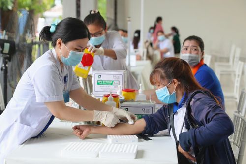  Nữ công nhân được khám sức khỏe tại chương trình “Chăm sóc sức khỏe cho 1 triệu đoàn viên, công nhân lao động trên địa bàn TPHCM” 