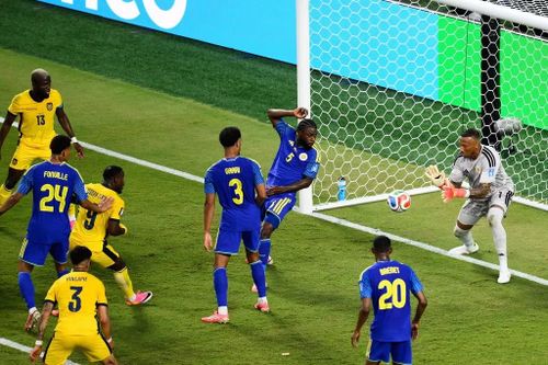 Theo dữ liệu của ESPN, Room đi vào lịch sử với tư cách là thủ môn có nhiều pha cứu thua nhất trong 90 phút (15 lần). Kỷ lục cứu thua ở World Cup thuộc về Tim Howard (16 lần) nhưng thủ môn Mỹ cần 120 phút để tạo ra thống kê này.