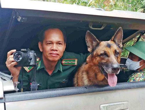 Nhà báo Lê Văn Chương trong một lần tác nghiệp