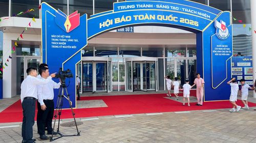 Những “người đứng sau ống kính” của Báo Công lý tại Hội Báo toàn quốc 2026.