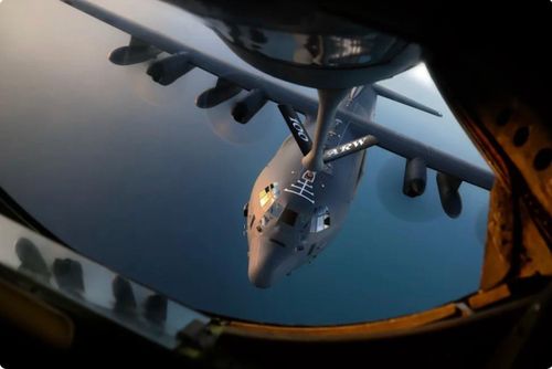 Máy bay vận tải C-130 có thể nhận nhiên liệu trên không. Ảnh: US Airforce