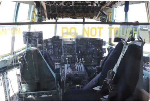 Buồng lái của máy bay vận tải C-130. Ảnh: Business Insider