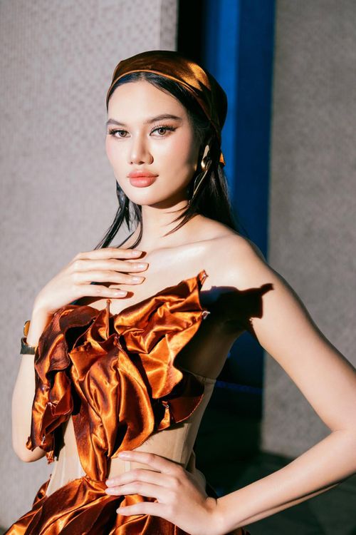 "Tôi nghĩ mỗi người có cái nhìn khác nhau. Tôi vẫn muốn thử sức và trải nghiệm xem khả năng của mình tới đâu, biết đâu sẽ làm nên chuyện để mọi người có thể thay đổi cách nhìn”, cựu VĐV bóng chuyền chia sẻ.