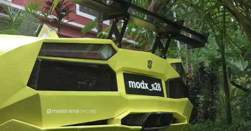 Tata Nano là mẫu xe bố trí động cơ đặt phía sau. 