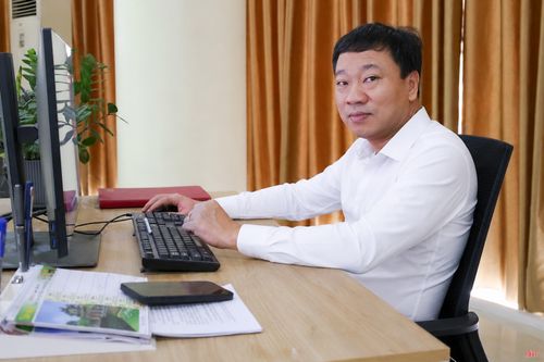 Nhà báo Xuân Hải.