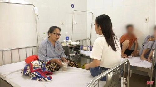 Những hình ảnh trong chuỗi phóng sự “Tiền mất, tật mang với "thần y" chữa bách bệnh” của nhóm phóng viên Tuệ Trang, Trần Vũ (Báo và phát thanh, truyền hình Hà Tĩnh).