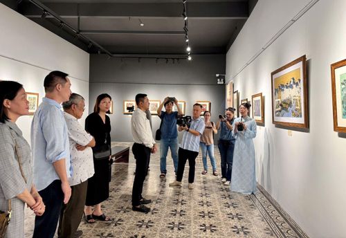 Báo chí tham dự và lan tỏa các triển lãm mỹ thuật đến gần hơn với công chúng.