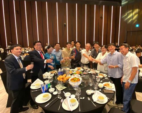 Bầu Đức dự đám cưới của Xuân Trường. Ảnh: Anh Nguyễn