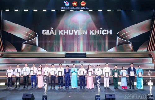 Các tác giả và nhóm tác giả đạt giải Khuyến khích - Giải Báo chí Quốc gia lần thứ XX - năm 2025.