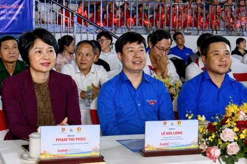 Các đồng chí: Phạm Thị Phúc, Phó Bí thư Tỉnh ủy, Chủ tịch Ủy ban MTTQ Việt Nam tỉnh; Lê Hải Long, Ủy viên Ban Thường vụ Trung ương Đoàn, Phó Chủ tịch Thường trực Hội đồng Đội Trung ương; Trương Minh Quang, Tỉnh ủy viên, Phó Chủ tịch Ủy ban MTTQ Việt Nam tỉnh, Bí thư Tỉnh đoàn cùng các đại biểu tham dự