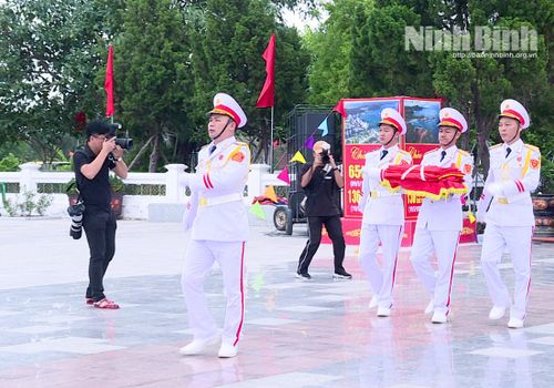 Các phóng viên tác nghiệp tại lễ Thượng cờ tại Đặc khu Cô Tô