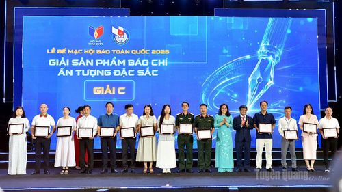 Báo và phát thanh, truyền hình Tuyên Quang nhận giải C giải Sản phẩm báo chí ấn tượng.