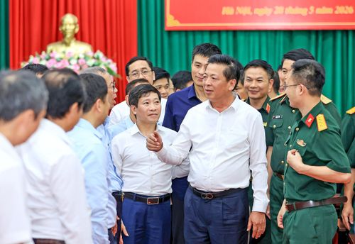 Ủy viên Ban Chấp hành Trung ương Đảng, Bộ trưởng Bộ Xây dựng Trần Hồng Minh.