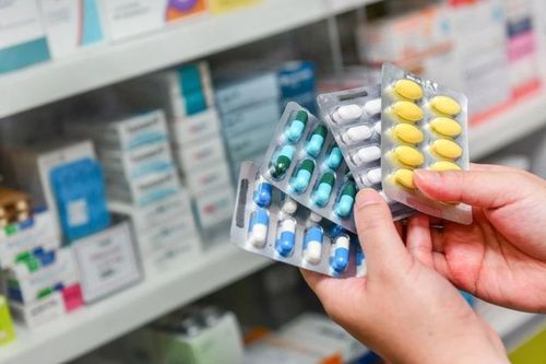 Không để xảy ra tình trạng thiếu thuốc phục vụ công tác khám bệnh, chữa bệnh và phòng chống dịch bệnh cho nhân dân. Ảnh minh họa
