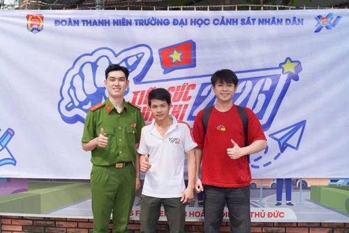 Đoàn thanh niên Trường Đại học CSND tổ chức nhiều hoạt động hỗ trợ thí sinh dự thi.