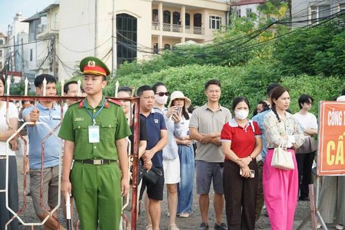 Học viên Học viện CSND tham gia đảm bảo an toàn giao thông tại điểm thi.