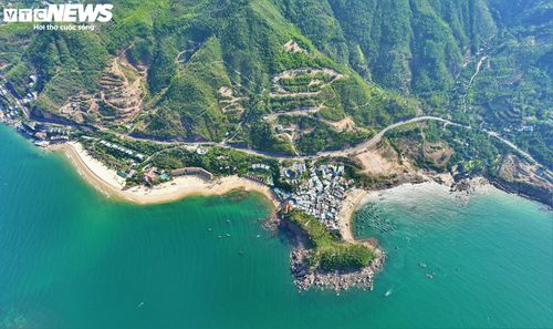"Hè này, gia đình tôi có dịp đến với vùng đất Quy Nhơn và ghé làng chài, khung cảnh thật yên bình, rất đẹp. Người dân ở đây rất hiếu khách, mộc mạc. Nếu có dịp tôi sẽ quay lại nơi đây thêm lần nữa", anh Hồng Phong (44 tuổi, ngụ TP.HCM) nói.
