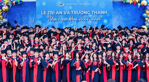 Học sinh khối 9, niên khóa 2022-2026 Trường THCS-THPT Newton tại lễ tri ân và trưởng thành. Ảnh: NT