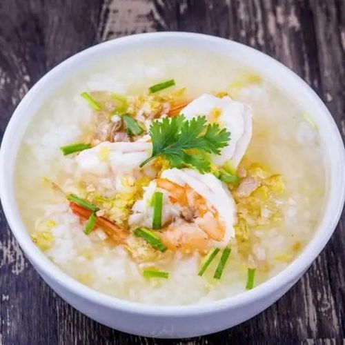 Món ăn sáng truyền thống như cháo yến mạch có rất nhiều lợi ích dinh dưỡng.
