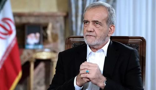 "Mỹ yêu cầu Iran không chế tạo bom nguyên tử. Đây chẳng phải điều mới mẻ gì và chúng tôi cũng có thể tuyên bố bằng văn bản rằng Iran không có ý định chế tạo bom. Tuy nhiên, chúng tôi không từ bỏ quyền làm giàu uranium và phía bên kia sẽ không còn lựa chọn nào khác ngoài việc chấp nhận quyền này", ông Pezeshkian nói. 