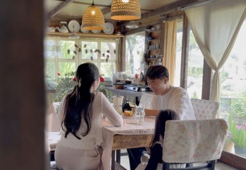 Lương Xuân Trường và Ngô Mai Nhuệ Giang bắt đầu tìm hiểu và duy trì mối quan hệ tình cảm từ 2015. Trong suốt thời gian yêu nhau, cả hai gần như không chia sẻ chuyện tình cảm trên truyền thông. Ảnh: luongxuantruong_/Instagram.
