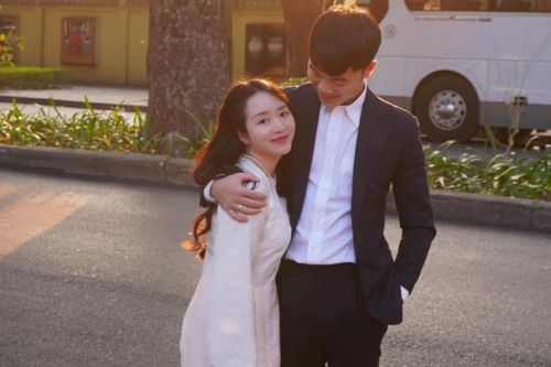 Bà xã của Xuân Trường từng theo học tại Đại học RMIT. Nhuệ Giang hiện tham gia điều hành một doanh nghiệp trong lĩnh vực kinh doanh. Cô cũng được biết đến là người đứng sau hỗ trợ nhiều dự án riêng của chồng. Ảnh: luongxuantruong_/Instagram.
