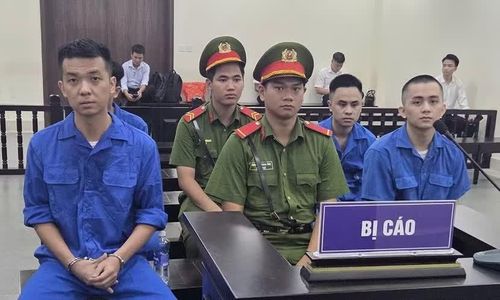 Các bị cáo trong vụ án bị đưa ra xét xử tại phiên tòa.