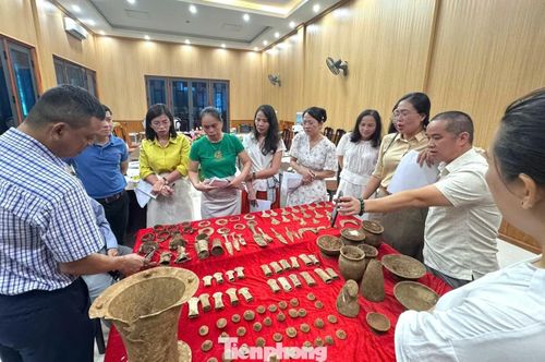  Tại cuộc họp, các chuyên gia đã trao đổi, làm rõ tên gọi, niên đại, chức năng, giá trị của từng hiện vật, đồng thời đề xuất nhiều giải pháp chuyên môn về bảo quản, phục hồi và phát huy giá trị sưu tập trong thời gian tới. 