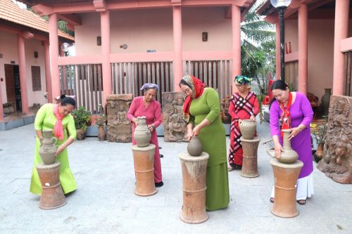 Nghệ thuật làm gốm Chăm Bàu Trúc