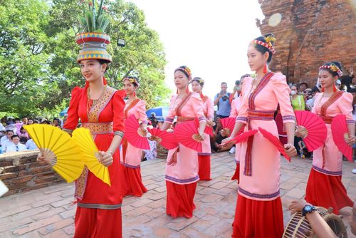 Đặc sắc múa Chăm