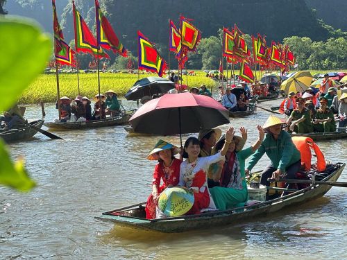 Lễ hội truyền thống ở Ninh Bình giờ đây được nâng tầm trở thành cầu nối văn hóa, góp phần khẳng định thương hiệu du lịch của vùng đất Cố đô