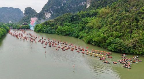 Lễ hội Tràng An mang đậm sắc màu văn hóa truyền thống luôn thu hút du khách