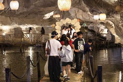 Hệ thống đèn chiếu sáng được sửa chữa, trang bị trước ngày di tích mở cửa trở lại