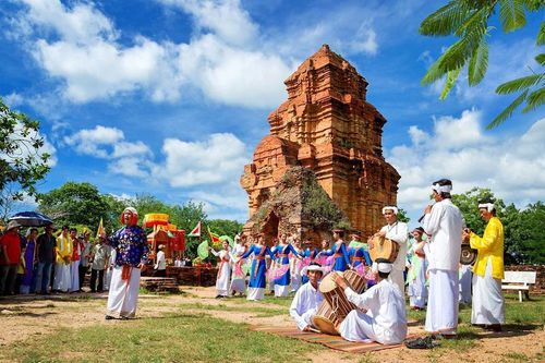 Đồng bào Chăm vui hội Katê