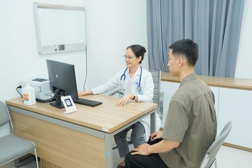 Hiện nay, hệ thống đăng ký khám bệnh trực tuyến của Bệnh viện Bạch Mai cơ sở Ninh Bình đã mở và nhận được sự quan tâm rất lớn của người dân - Ảnh: VGP/Thế Anh