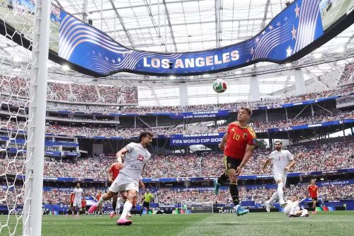 Kiểm soát thế trận nhưng Bỉ không thể xuyên thủng hàng phòng ngự của Iran. (Ảnh: FIFA)