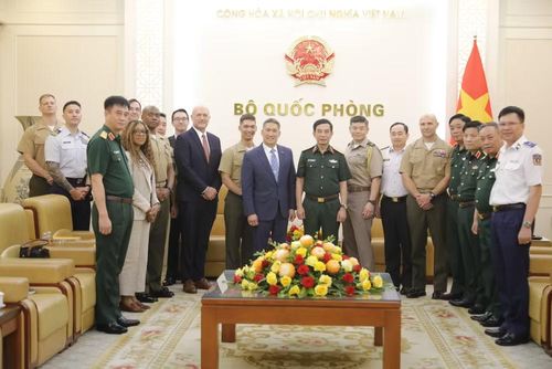 Các đại biểu tại buổi tiếp